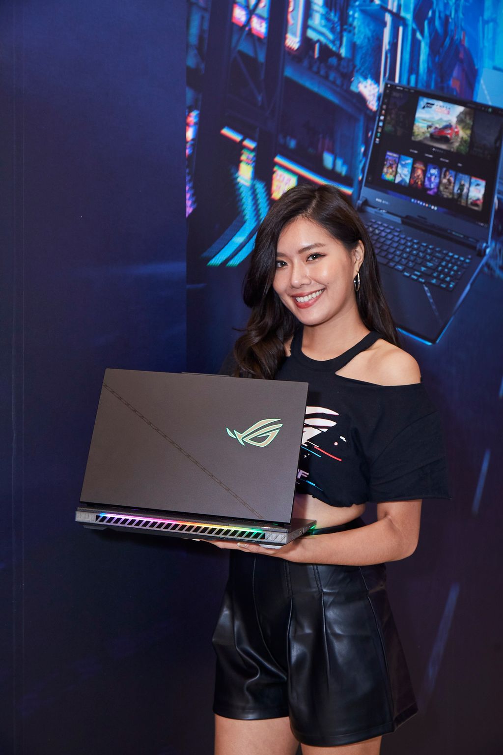 ROG電競筆電搭載RTX 40系列顯示卡新品開賣，擁有極致效能的ROG Strix SCAR 16／18成焦點。